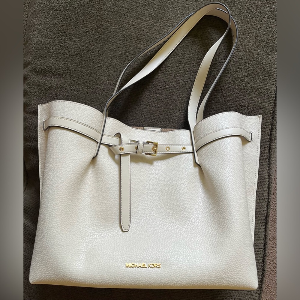 NWT Michael Kors Emilia Large Pebbled Leather Tote Bag  color is Cream